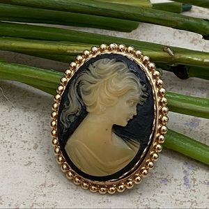 Vintage Unsigned Victorian Lady Cameo Brooch